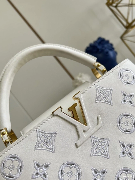 WIS LOUIS BB CAPUCINES VUITTON 0103